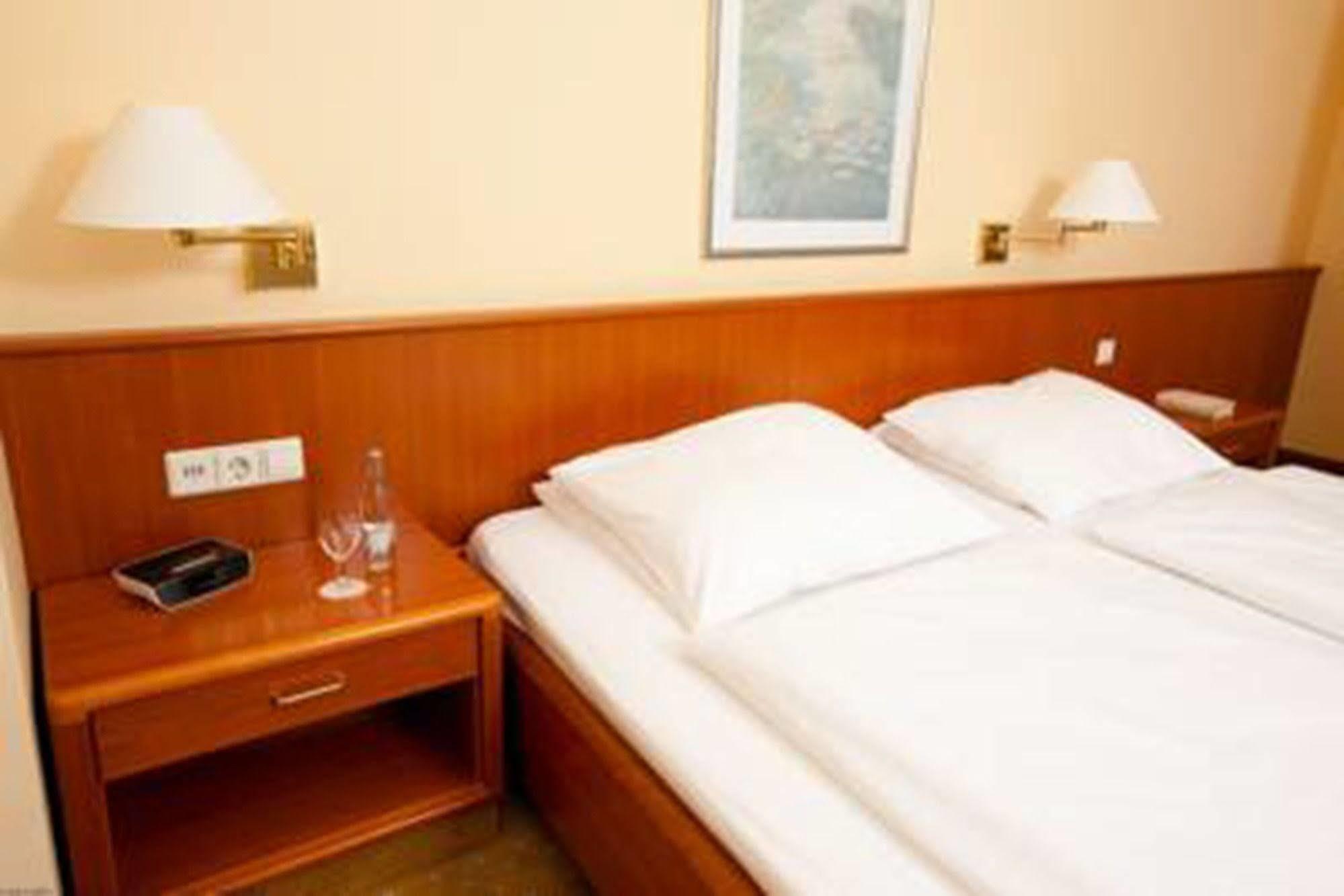 Western Geheimer Rat Hotel 3*